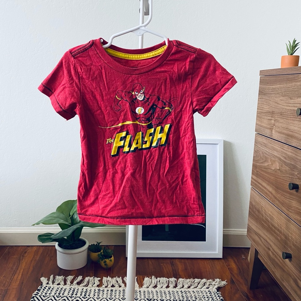 🦋 The Flash Red Short Sleeve Graphic Tee 18M 🦋